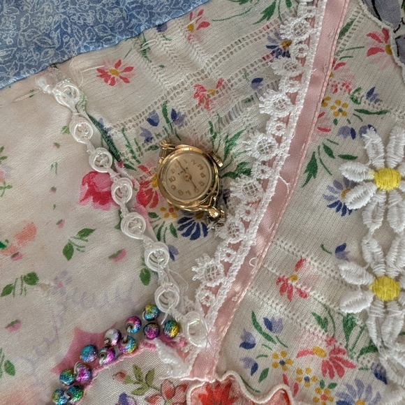 Vintage Crazy Quilt Small 23"x22" Wall hanging - Picture 8 of 11